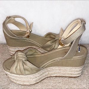 NWT Michael Kors Gold Metallic Wedge Sandal size 6